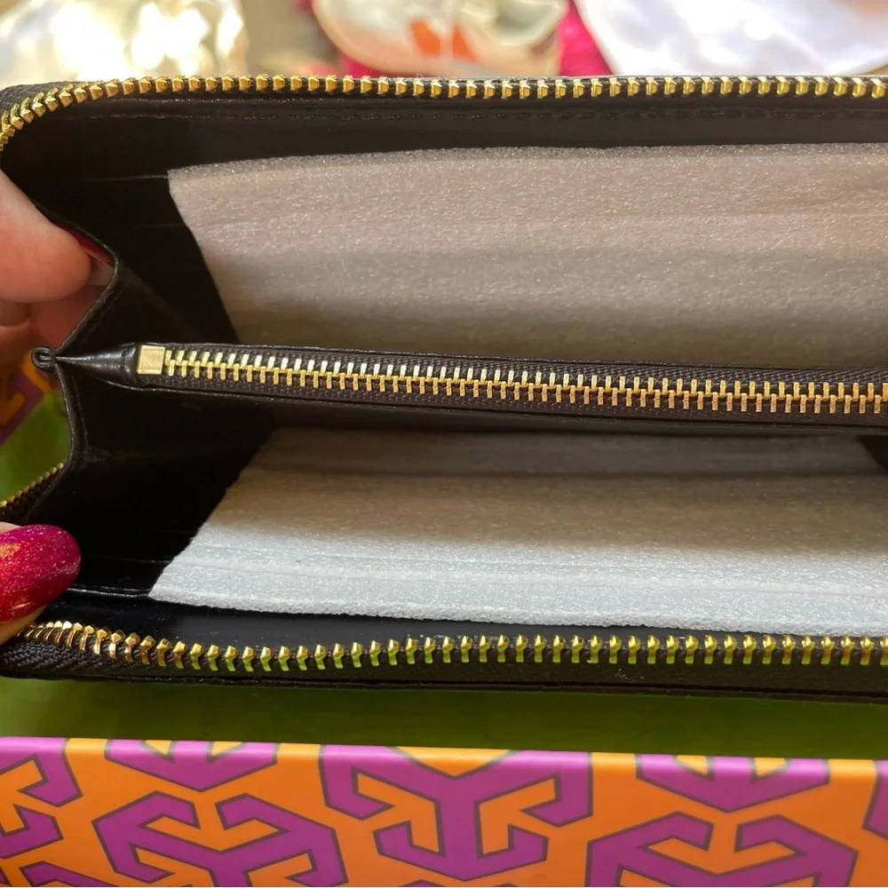 Brand New In Box- Black Tory Burch Wallet. - Picture 5 of 7